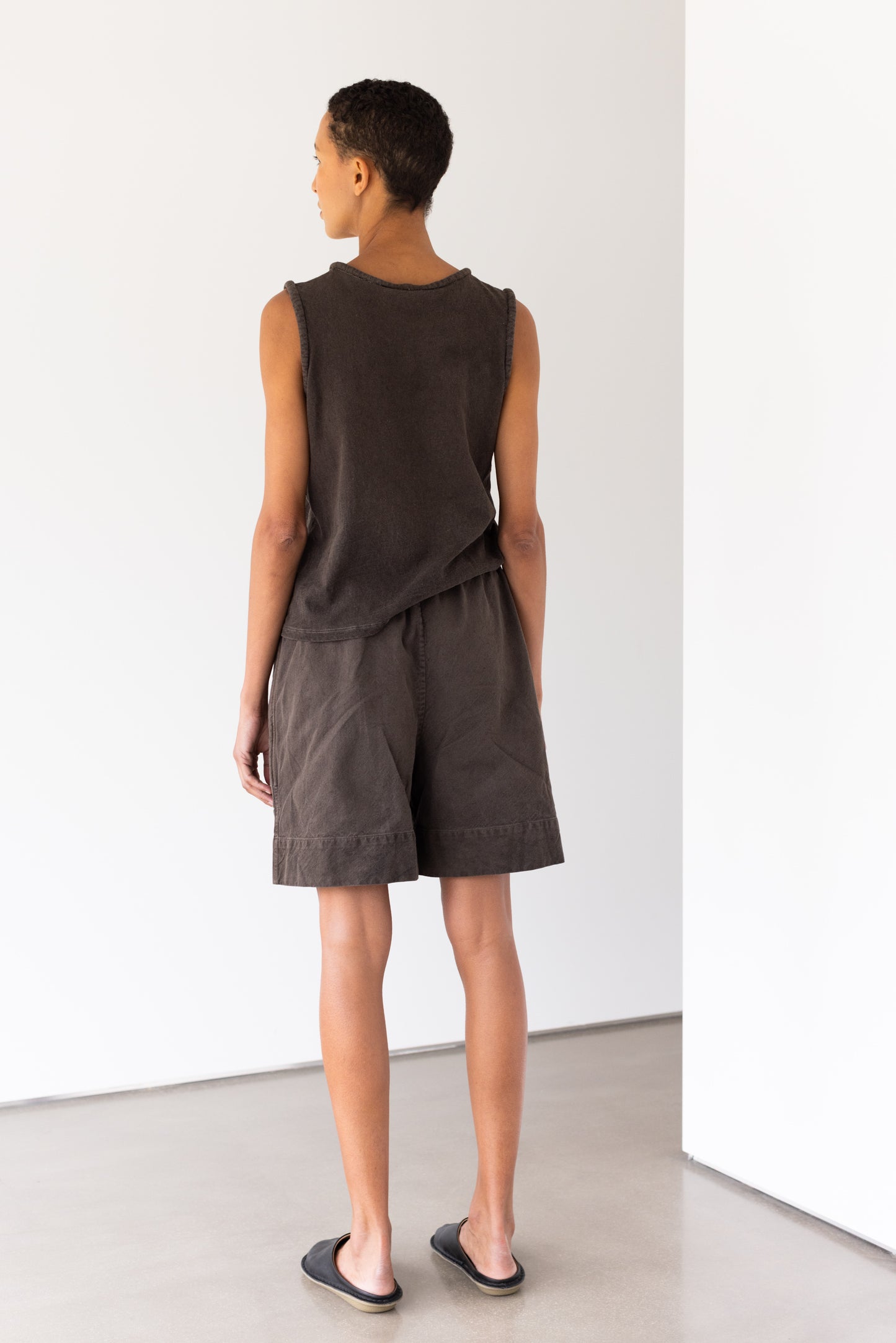Perennial Short. Sepia.