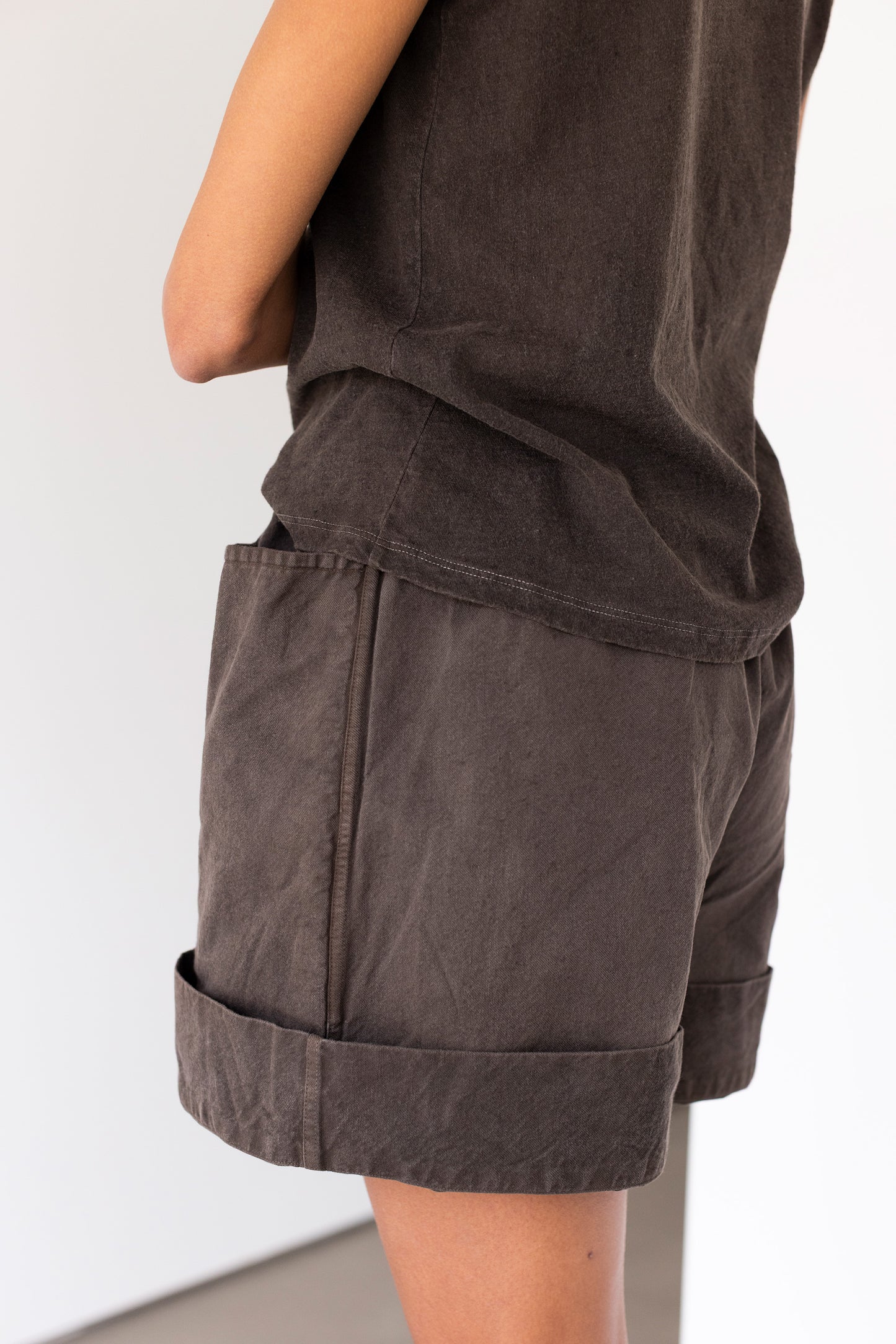 Perennial Short. Sepia.