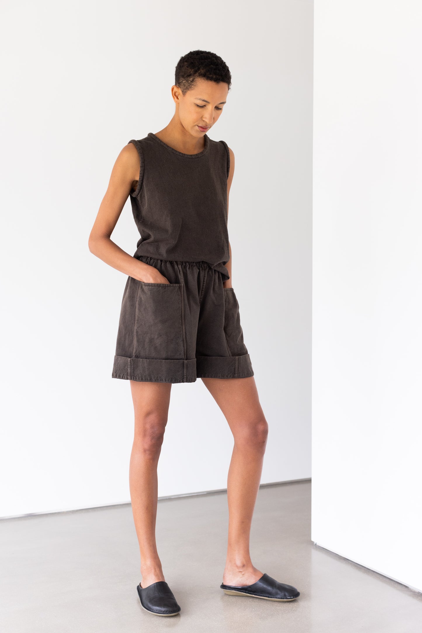 Perennial Short. Sepia.